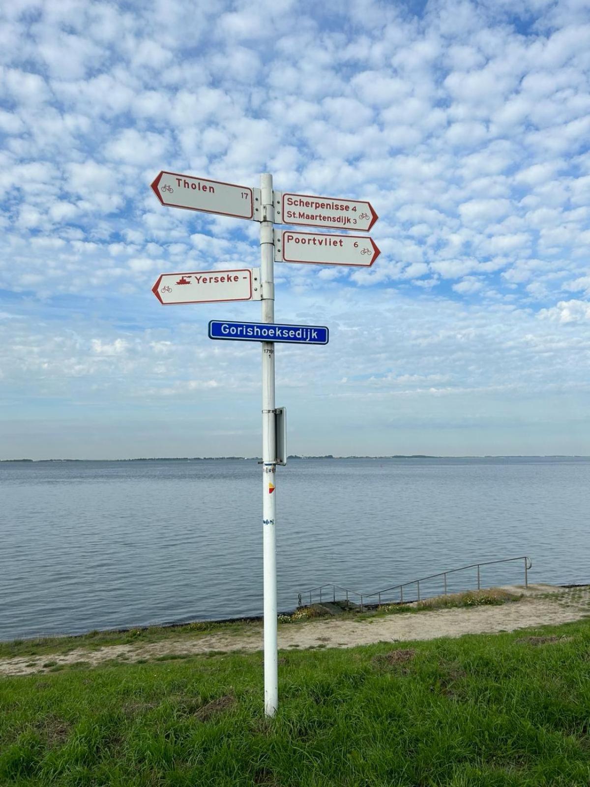Oosterschelde Lodge Met Veel Privacy En Dicht Bij Het Water Scherpenisse Exteriér fotografie